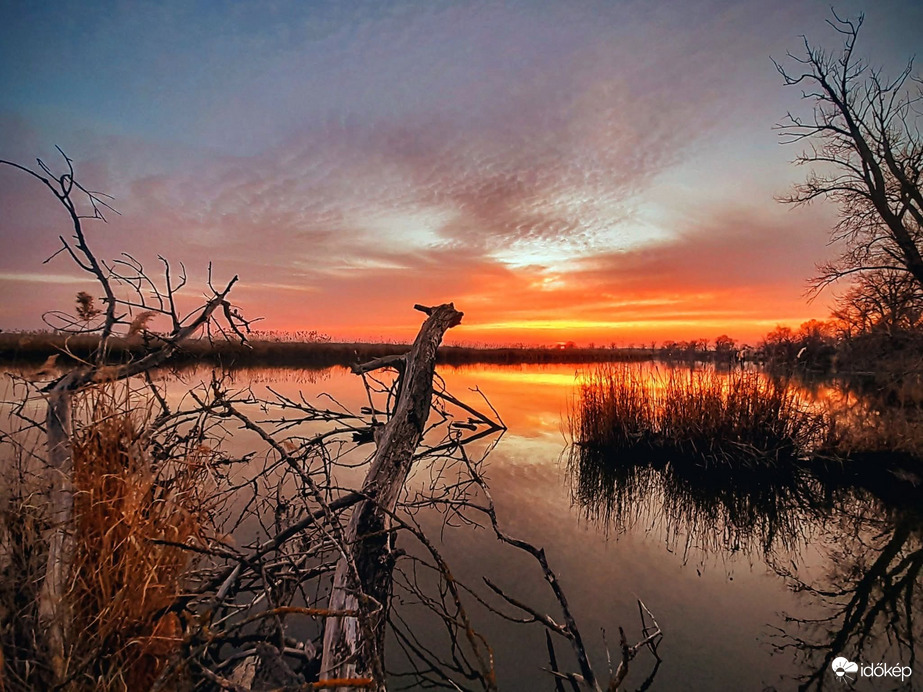Esteledik az Alsóréten