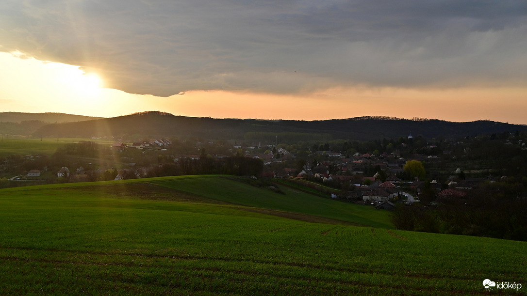 Nagypéntek reggelén.