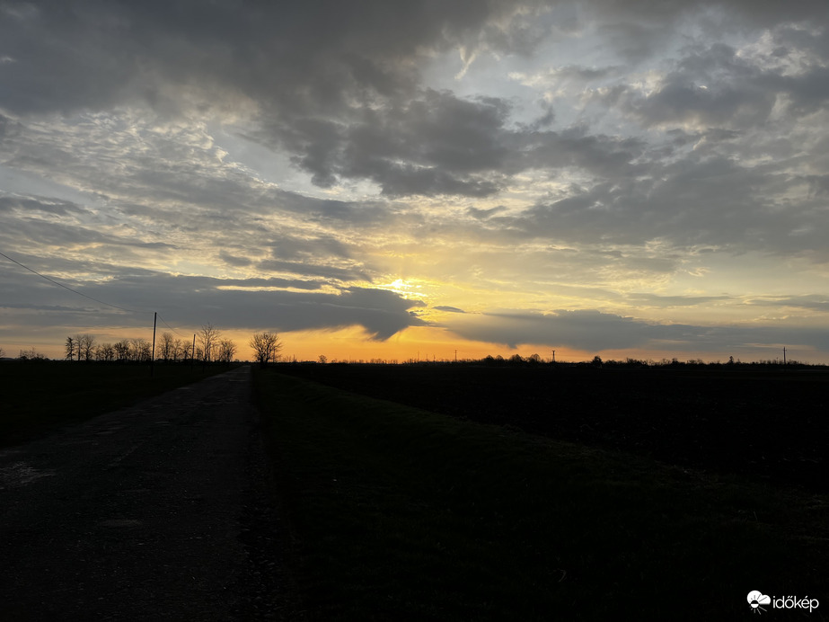 Reggeli rövid életű zápor