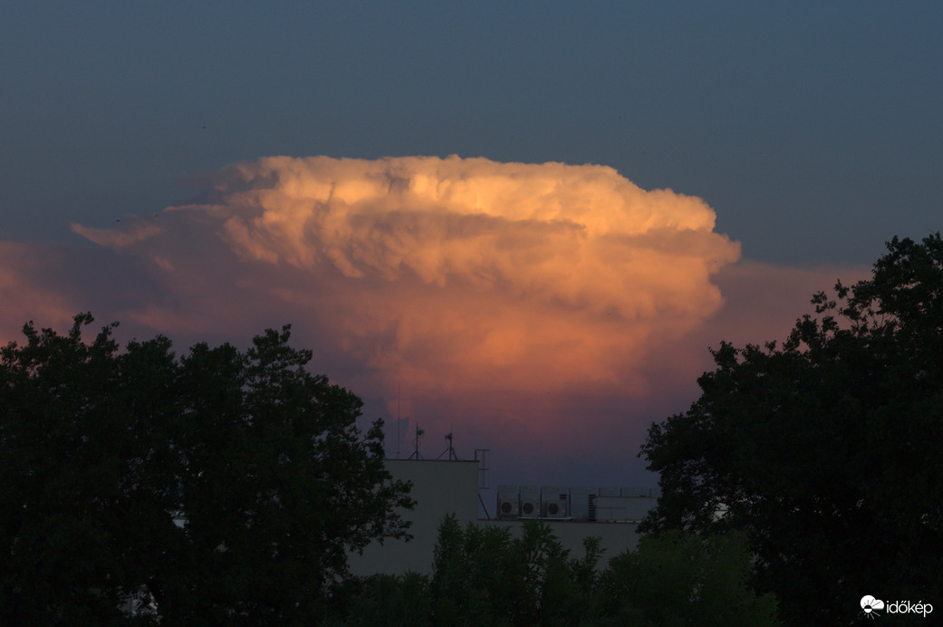 Fejlődő cumulonimbus