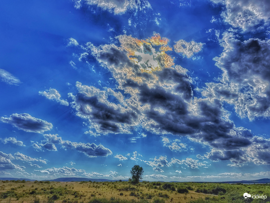 Széles, tágas a tér...