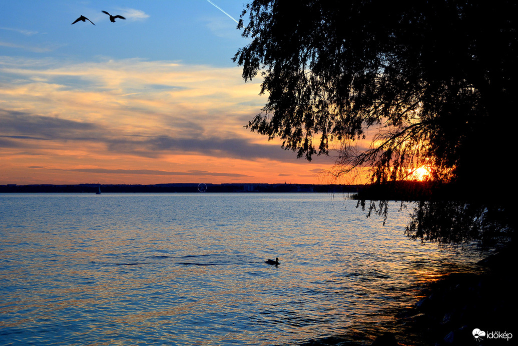 Napnyugta a Balatonon