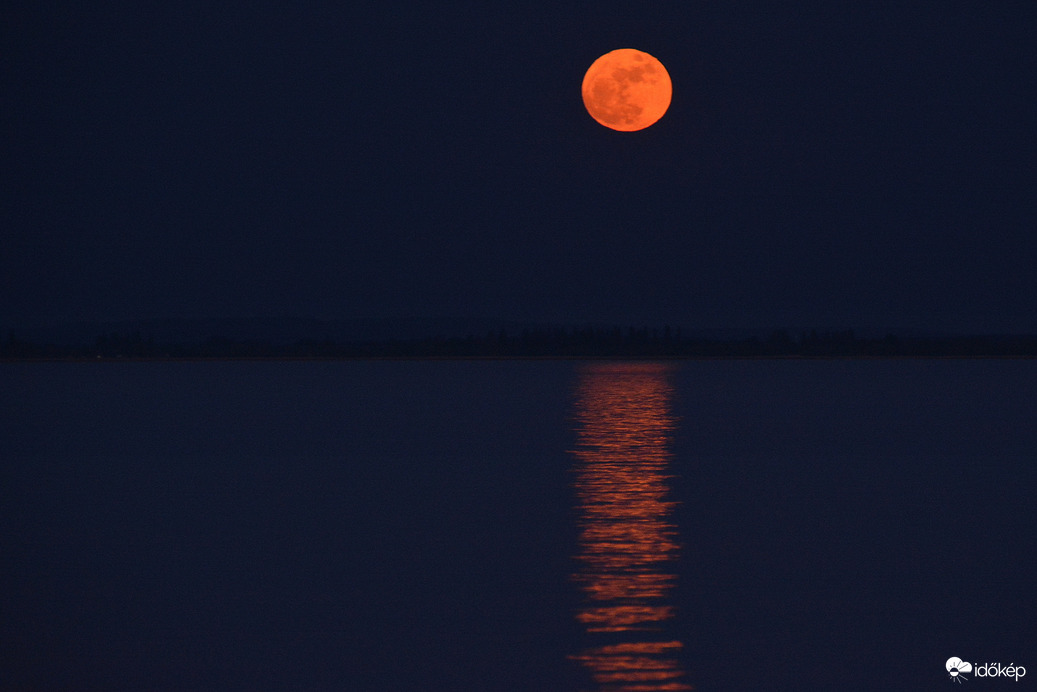Ma esti Telihold a Balatonon