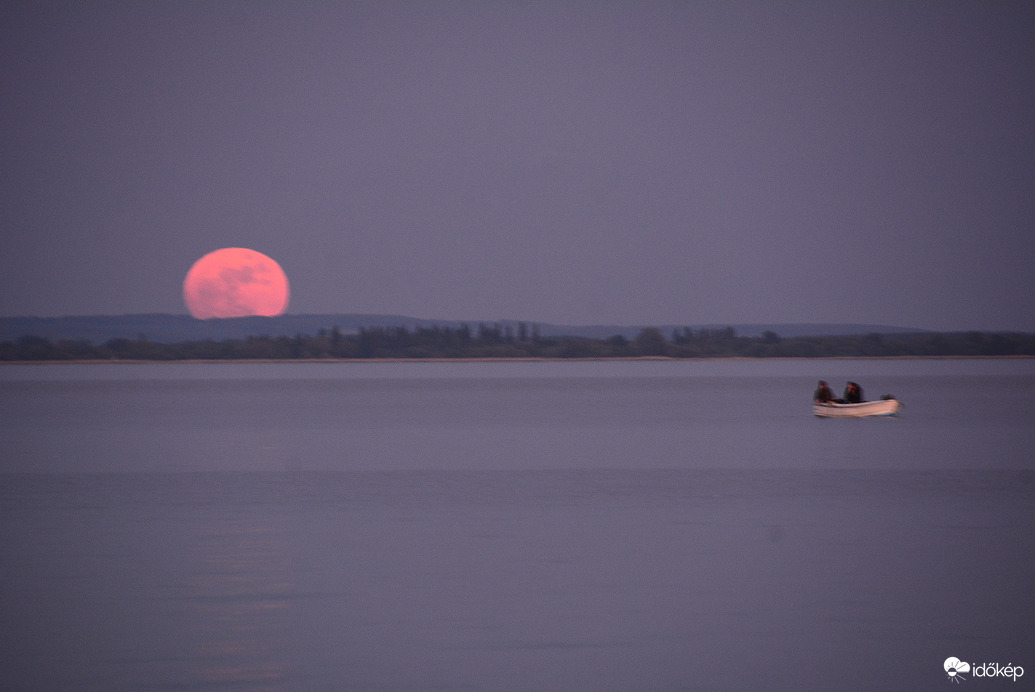 Ma esti Telihold a Balatonon