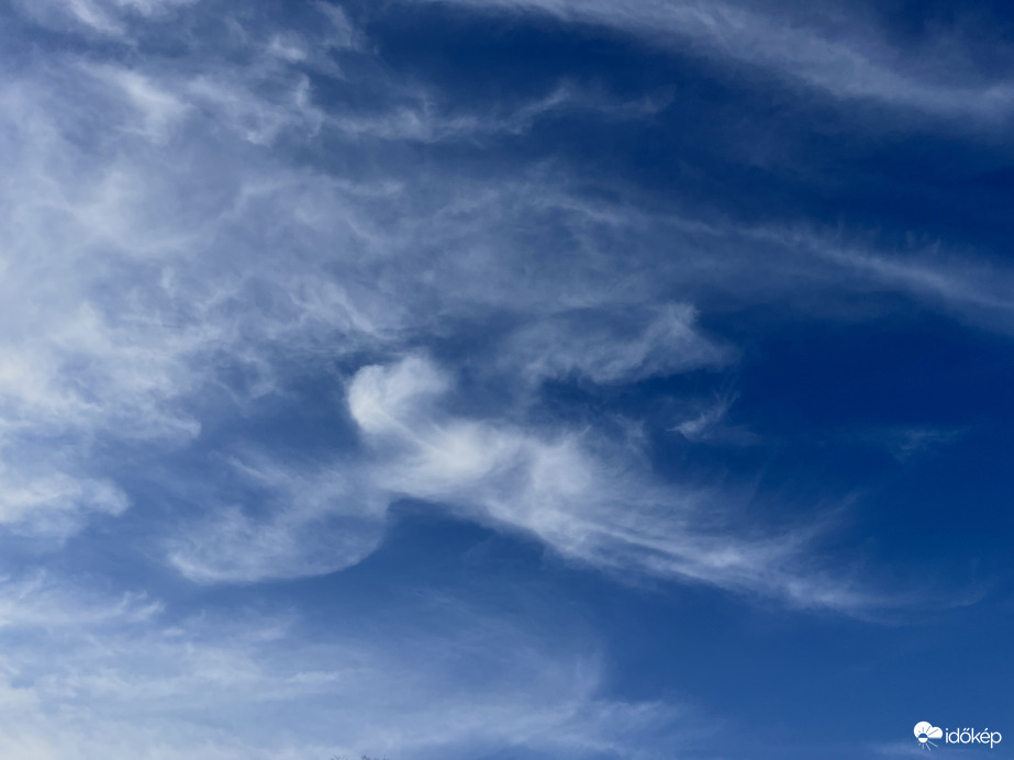 Délutáni felhőzet